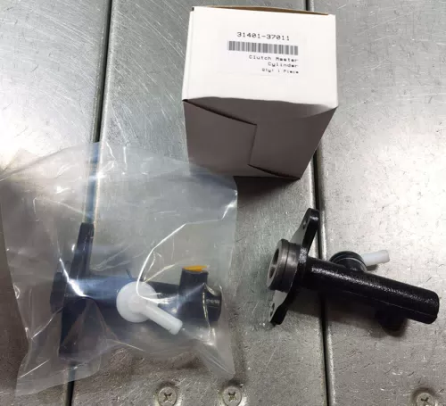 31401-37011 New Auto Parts Clutch Master Cylinder for Toyota Dyna 400 31401-37011 - image 2