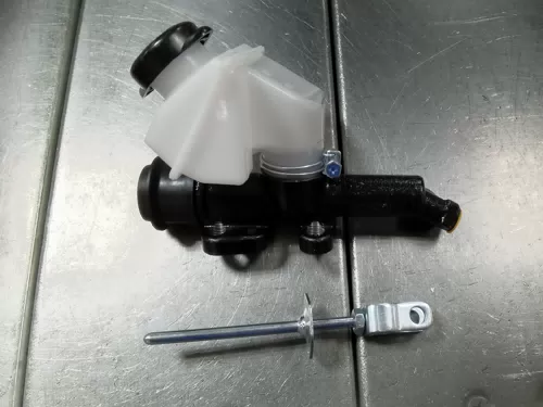 New Auto Parts High Quality Clutch Master Cylinder 31420-1810 31420-E0010 for Hino FC FD FX GD GX