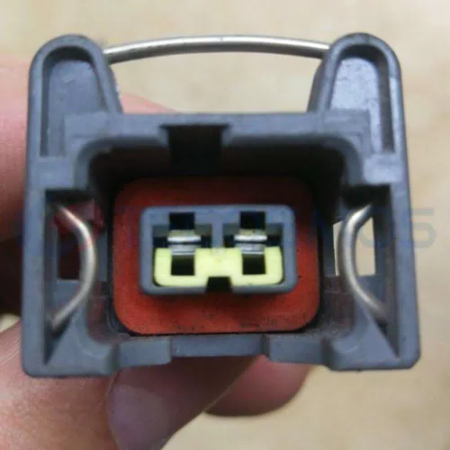 Car Connector For Roewe For Two pins to left of groove on oil sensor plug CT2-0063M-05