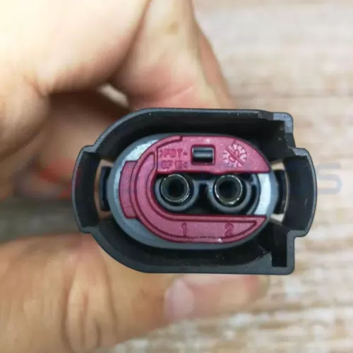 Car Connector for BMW Gasoline Pump Plug with 2 Pins CT2-0299M