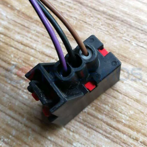 Car Connector For Wrangler lamp plug is a bit smaller with three pins CT3-0165M-1 - image 2
