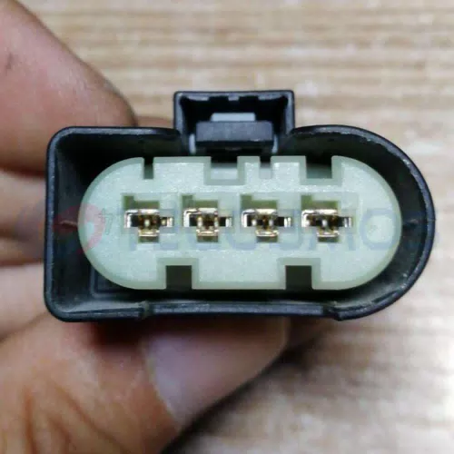 Car Connector For Mercedes-benz For BMW water pump plugs with 4 pins CT4-0012M-1