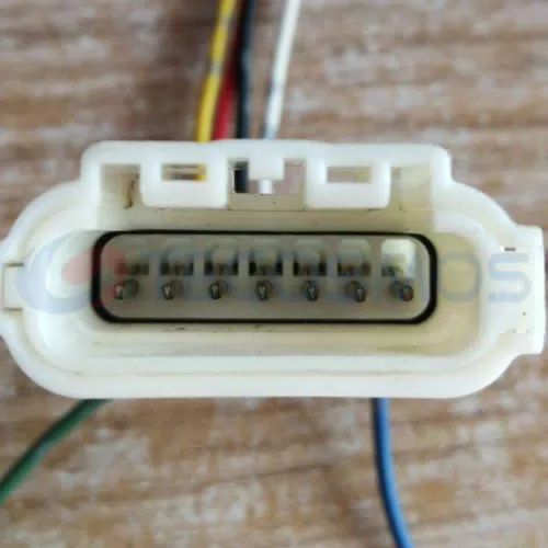 Car Connector For Maserati CEO Radar plug has 7 male pins CT7-0021G
