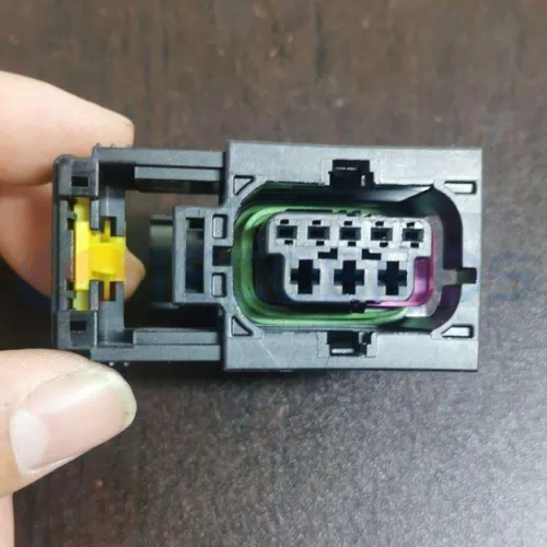 Car Connector For 8pin For Geely For Great Wall For Volvo from same side of middle slot slot CT8-0083M-4