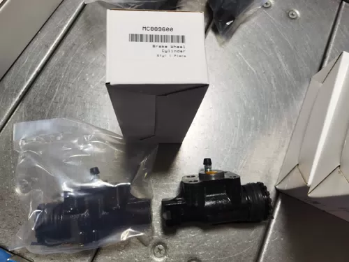 MC889600 Brake Cylinder Brake Wheel Cylinder for Mitsubishi MC889600