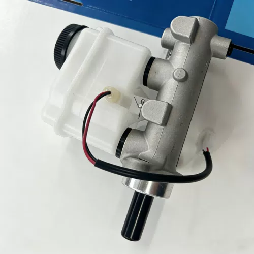 New Auto Parts Brake Master Cylinder for Mazda Bt-50 Ua7p-43-400 UA7P-43-400 - image 2