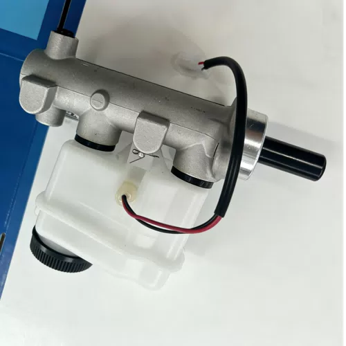 New Auto Parts Brake Master Cylinder for Mazda Bt-50 Ua7p-43-400 UA7P-43-400 - image 4