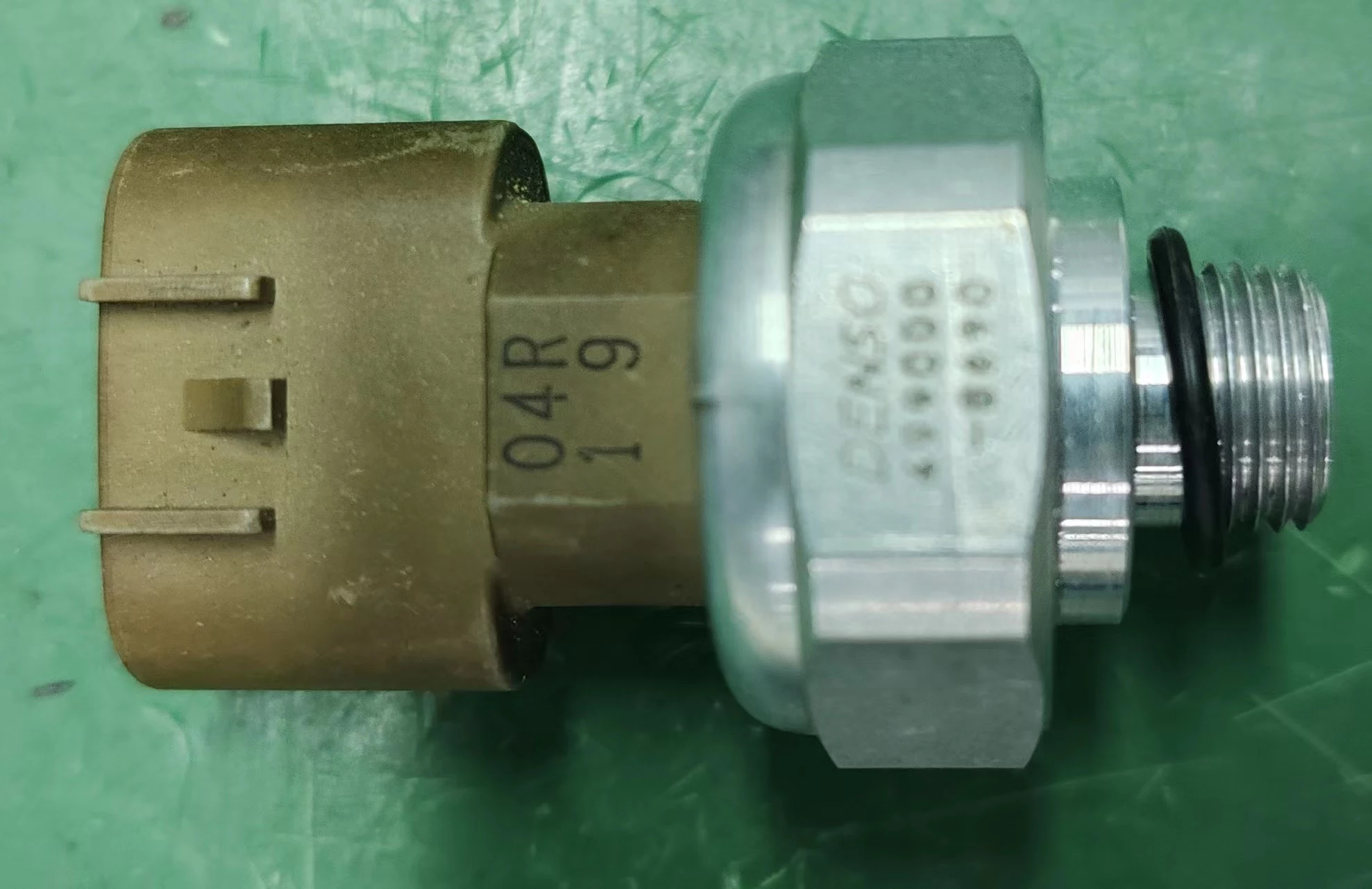 Oil pressure sensor 499000-8690