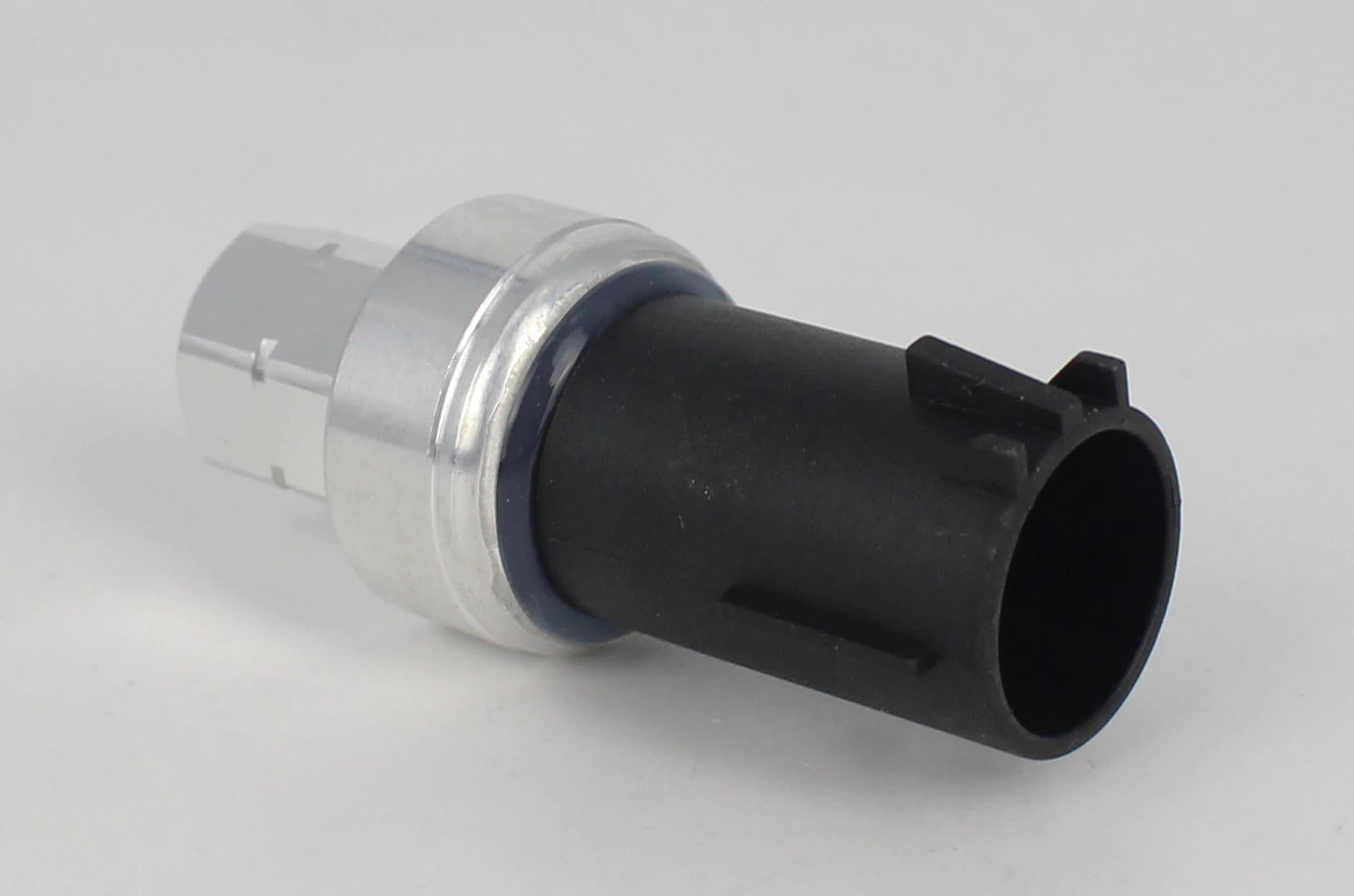Oil pressure sensor 6F9Z19D594AA, YH1704 ,4673935 For Ford