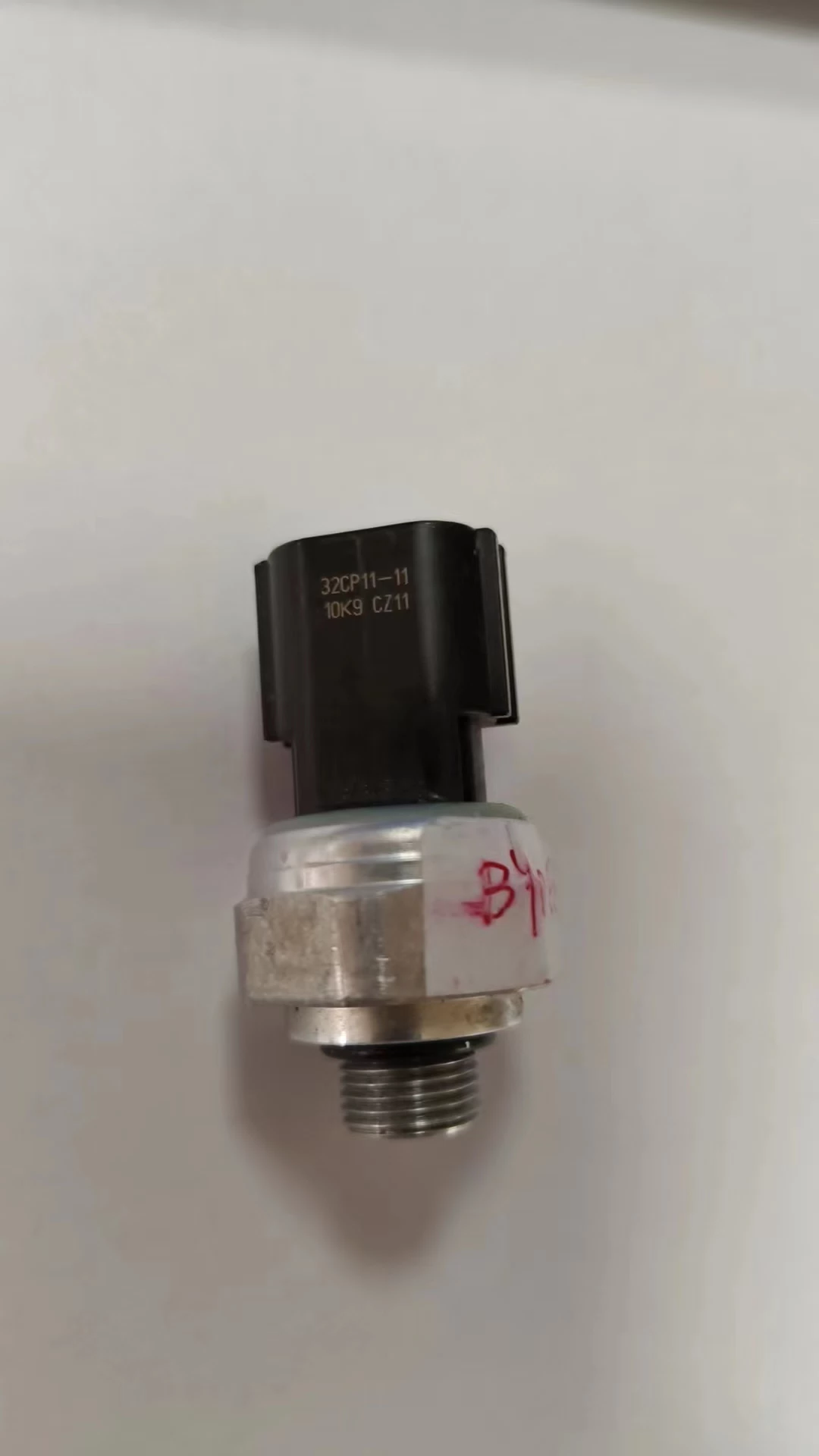 Oil pressure sensor 32CP11-1