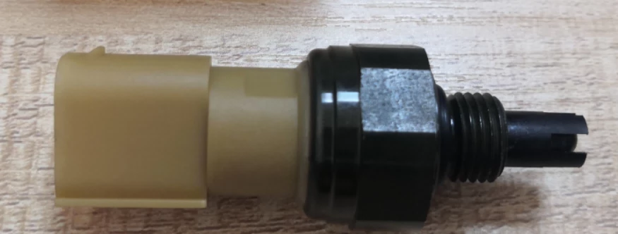 Oil pressure sensor 112CP3-4